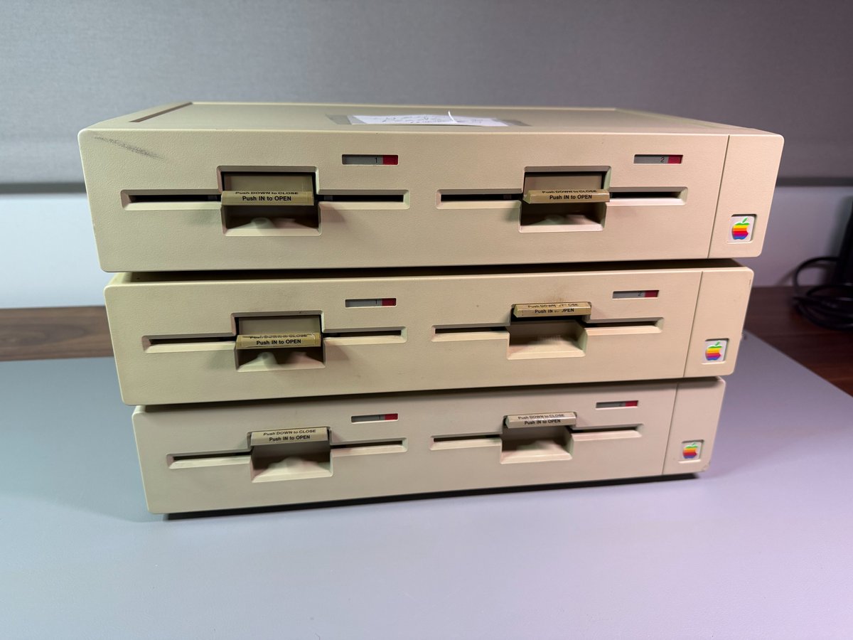 moorejh's tweet photo. I picked up three lovely Apple II DuoDisk floppy drives at VCF SoCal over the weekend. All three work great! So happy to have these in good condition :) #retrocomputing #vcfsocal #apple2 #apple #duodisk https://t.co/cIb2qwVf72