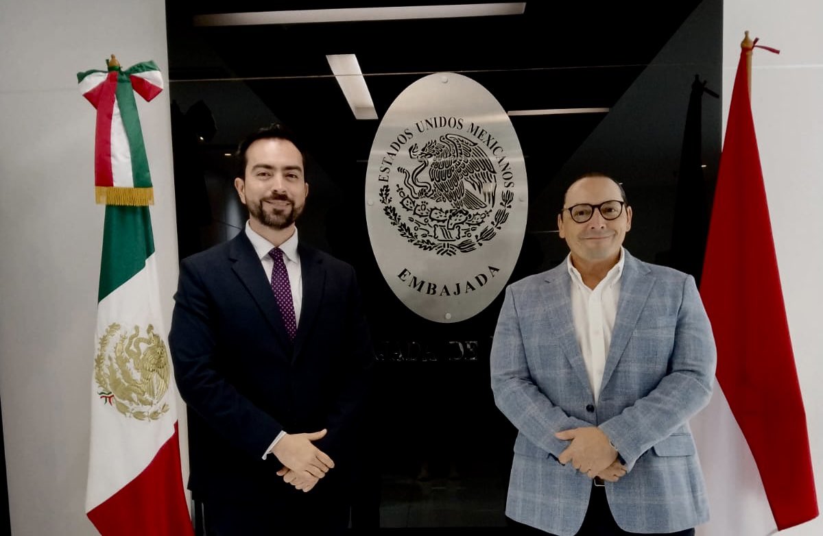 Agradezco la oportunidad de platicar con Emb <a href="/fdelatg/">Francisco de la Torre 🥑</a> Embajador de México en Indonesia, en mi pasada visita a Jakarta en el marco de la 1a Reunión de <a href="/APECBiz/">APEC Business Advisory Council (ABAC)</a>

Un gusto ver el dinamismo de nuestra EMBAMEX en temas económicos 

Muchas oportunidades de negocios bilaterales 🇲🇽 🇮🇩