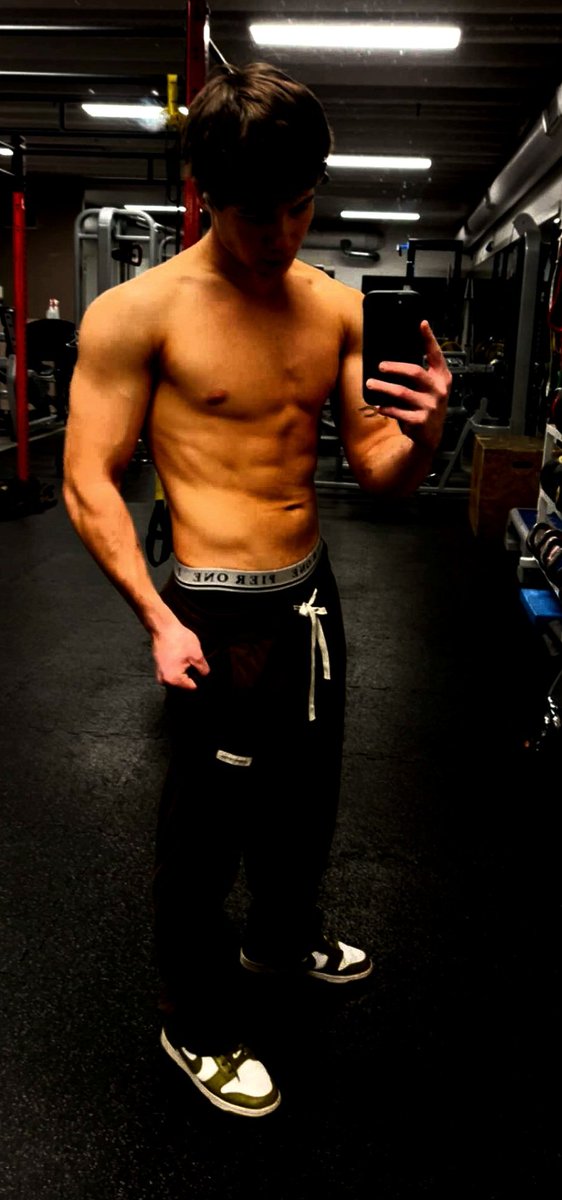TwinkSashaOF's tweet photo. Got some good stuff coming 🔗 #twink #gym #hung https://t.co/DFm39DPnul