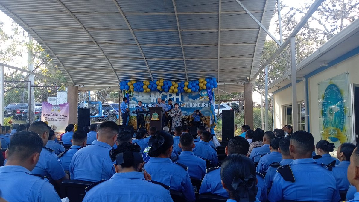 🙏✨ ¡Fortaleciendo el espíritu! Personal de #TelemáticaHN participó hoy en un tiempo de reflexión y oración en el Ministerio Cristiano Policial (#MCPH). Renovamos nuestra fe y valores para seguir sirviendo a Honduras con integridad y compromiso. 💪🇭🇳 #DiosPatriaServicio #Valores