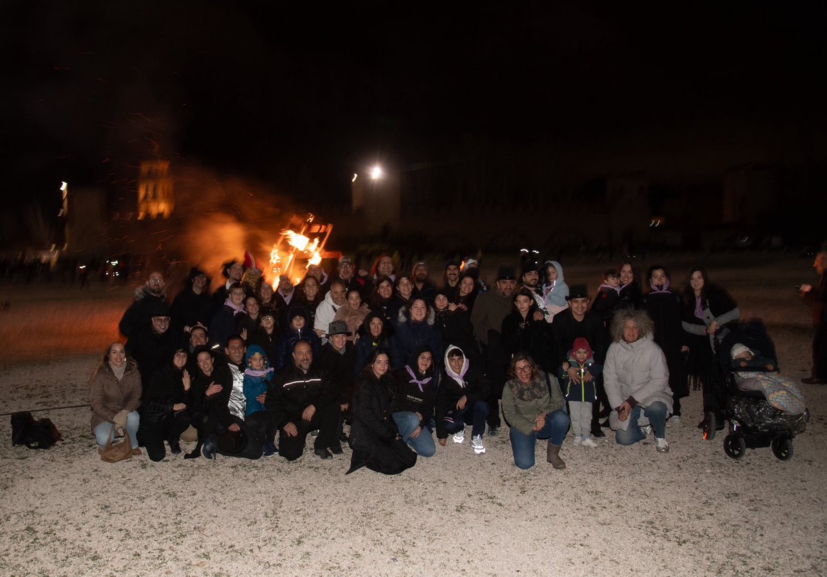 CARNAVAL 2026 |
🔥🐟🎊 El Carnaval 2026 se despide en Alcalá de Henares con el tradicional Entierro de la Sardina, este año con los miembros de la ‘Peña El Juglar’ (<a href="/PJuglar/">Peña El Juglar</a>) como protagonistas.

🔥 Un pasacalles carnavalesco ha recorrido las calles del ‘Casco Histórico’ con el