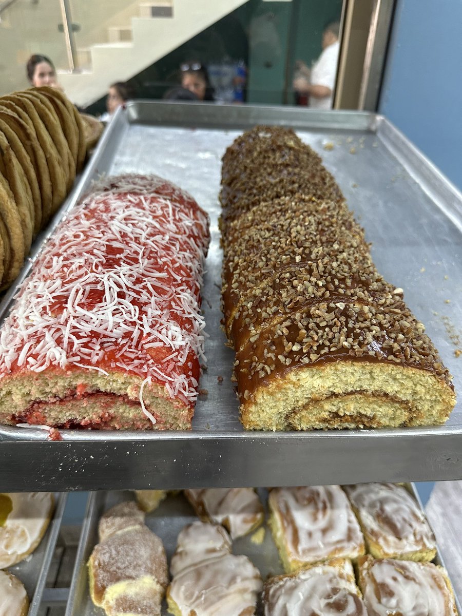 WeslacoShoping's tweet photo. What do you think about these ?
#bakery #panducle #dessert #foodie #jellyrolls #rgv #rgv956 https://t.co/aUHBT5Anft