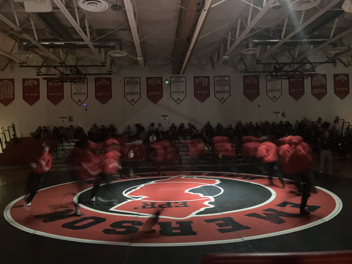 seanfarrell92's tweet photo. It’s almost time for the North 1, Group 1 wrestling final from Emerson.

Emerson/Park Ridge hosts Pompton Lakes.

The Cavos are 2-0 against Pompton so far this season. https://t.co/iFN2UXOKif