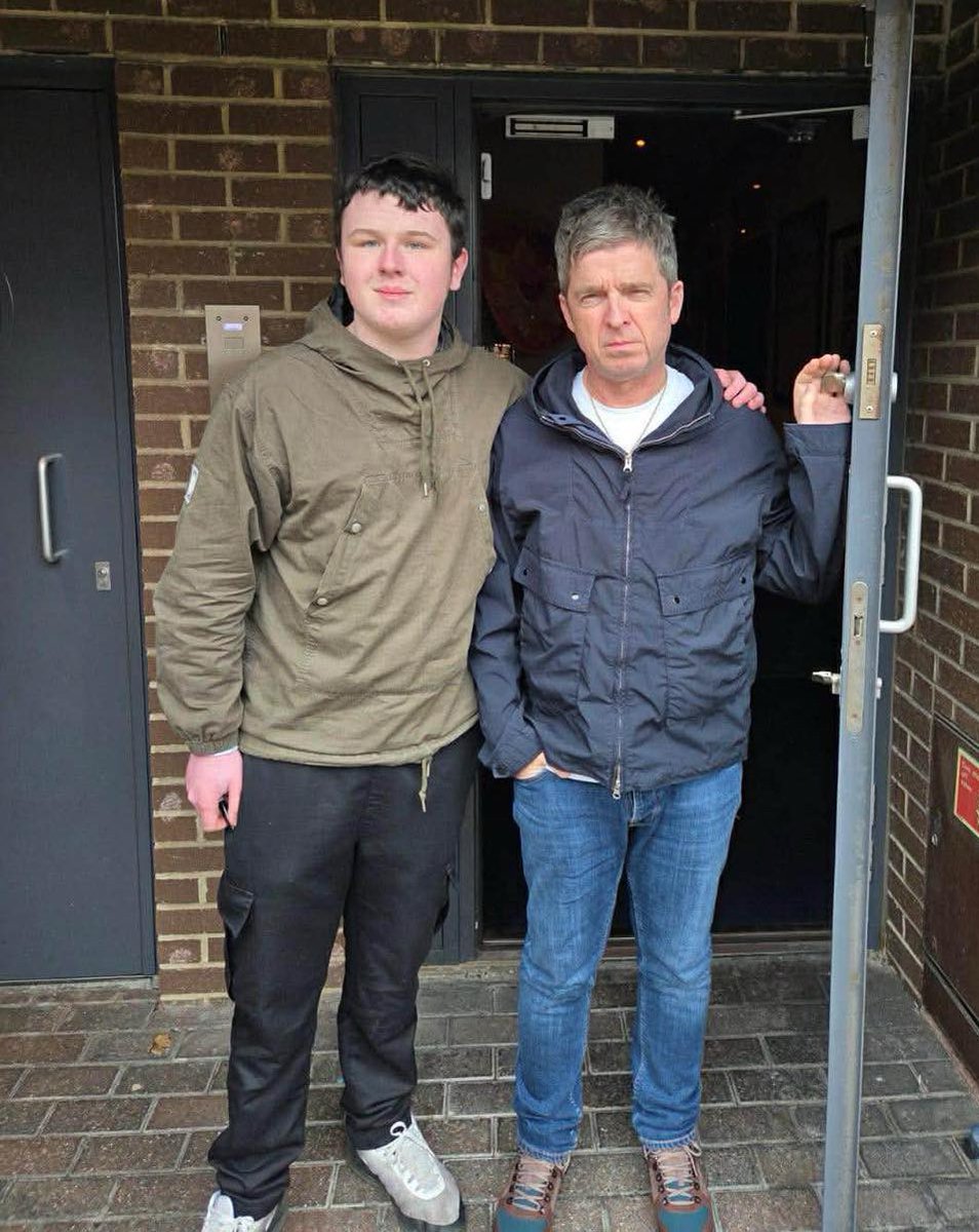 Oasis Mania tweet media