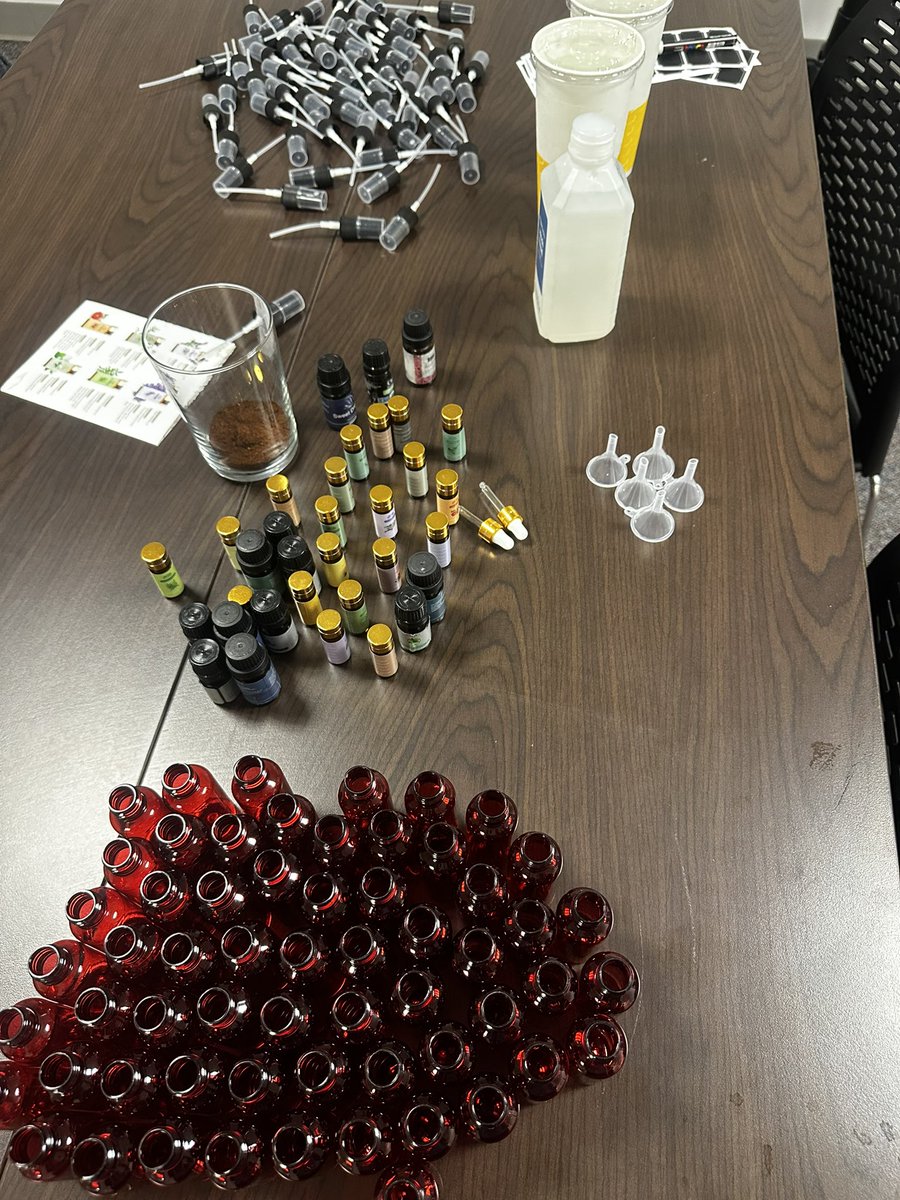 wkuhrl's tweet photo. ❤️ Douglas Keen residents had a scent-sational event! Students stopped by to mix, mingle, and create their own custom essential oil blends designed to match their mood, boost focus, and promote relaxation. https://t.co/EDpBFnEmT8