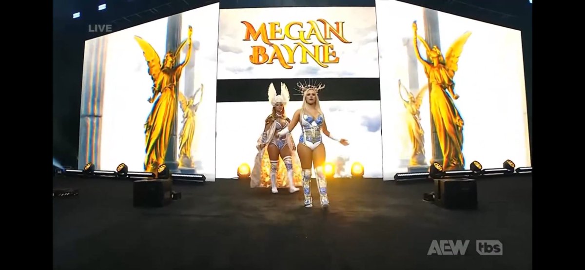haremking1992's tweet photo. Megabad The Megasus Megan Bayne &amp; Penelope Ford 🪽
#メーガン・ベイン
#PenelopeFord 
#AEWDynamite 
#AEW https://t.co/EpqcfVLyvt