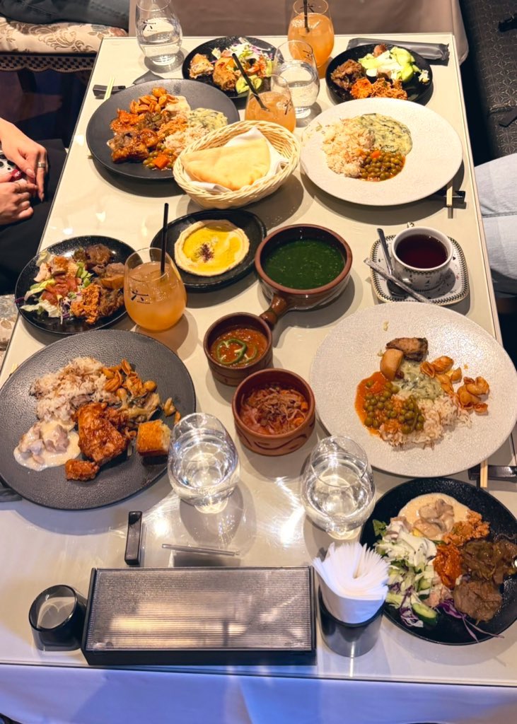 Grand_Pyramid's tweet image. 🇪🇬✨ エジプトランチビュッフェ ✨🇪🇬  

20種類以上の本格エジプト料理を  
¥2,273（税別）でお楽しみいただけます。  

まるでエジプトで味わうような本場の味。  
エジプト人シェフが伝統レシピと本格スパイスで丁寧に仕上げています 

🥘 事前予約でタジン1品を無料サービス。  
🌺