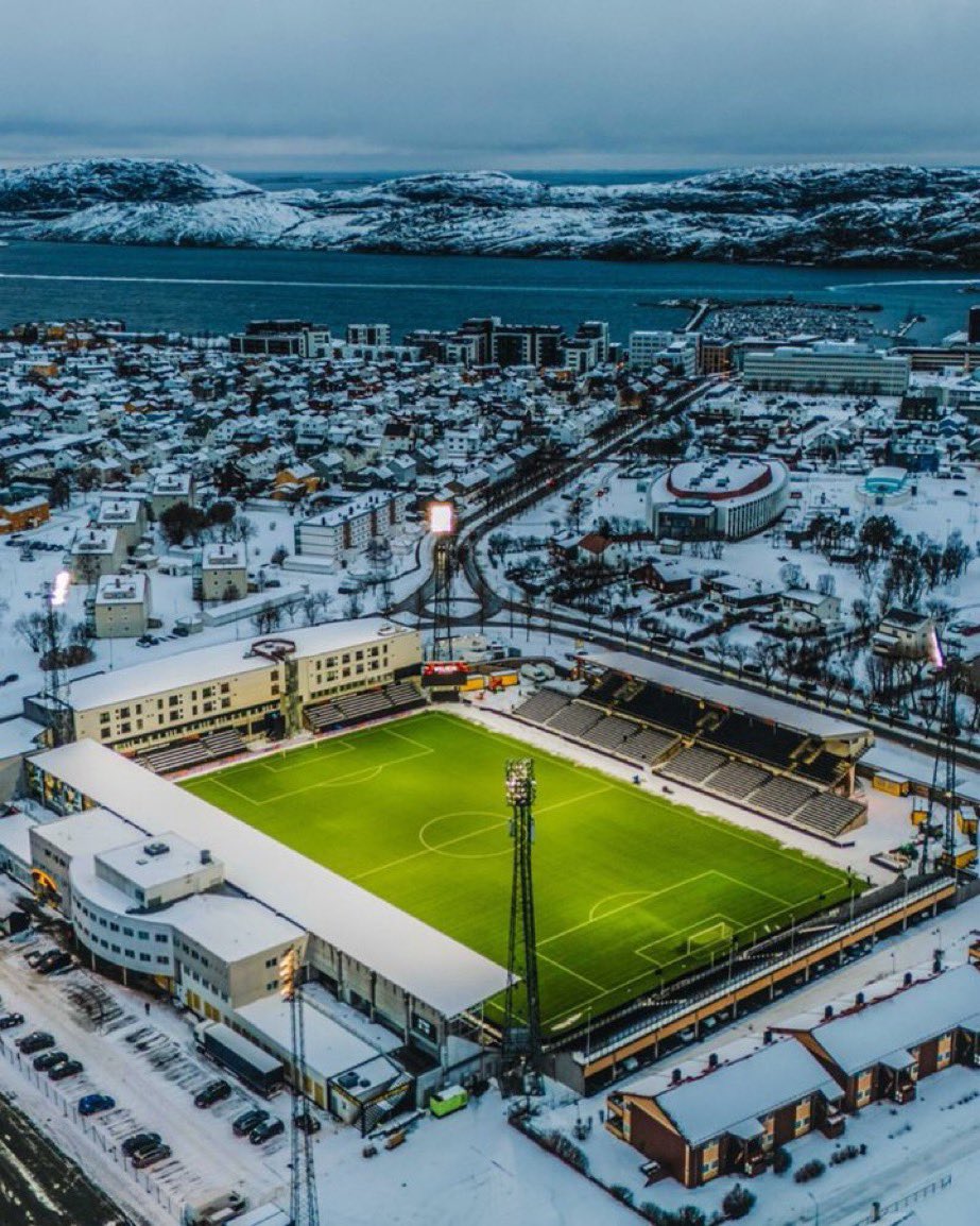 XaviSol_'s tweet image. El estadio de fútbol donde juega el 
Bodo Glimt de Noruega en la UEFA 
Champions League.

🇳🇴 🏟️ 8,270 personas 

No se necesita más. Aura.