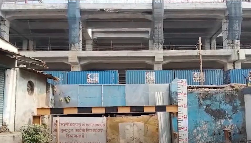 LetTalkVadodara's tweet image. Priyalakshmi Railway Underpass in Vadodara shut for bullet train work; locals seek pedestrian access 
#LetsTalkCity
#Vadodara #Baroda #Gujarat #BulletTrainProject #Infrastructure

bit.ly/3Ovrf7t
Via deshgujarat.com