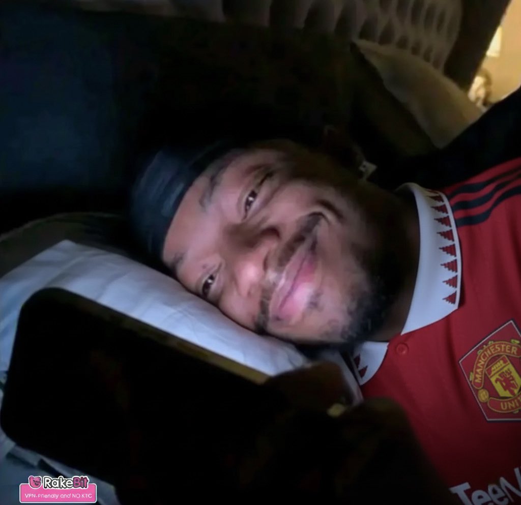 There’s a United fan in bed right now, liking every Arsenal hate post and smiling. You really hate that club😂😭