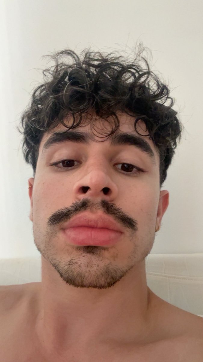 ᴀɢᴜ tweet media