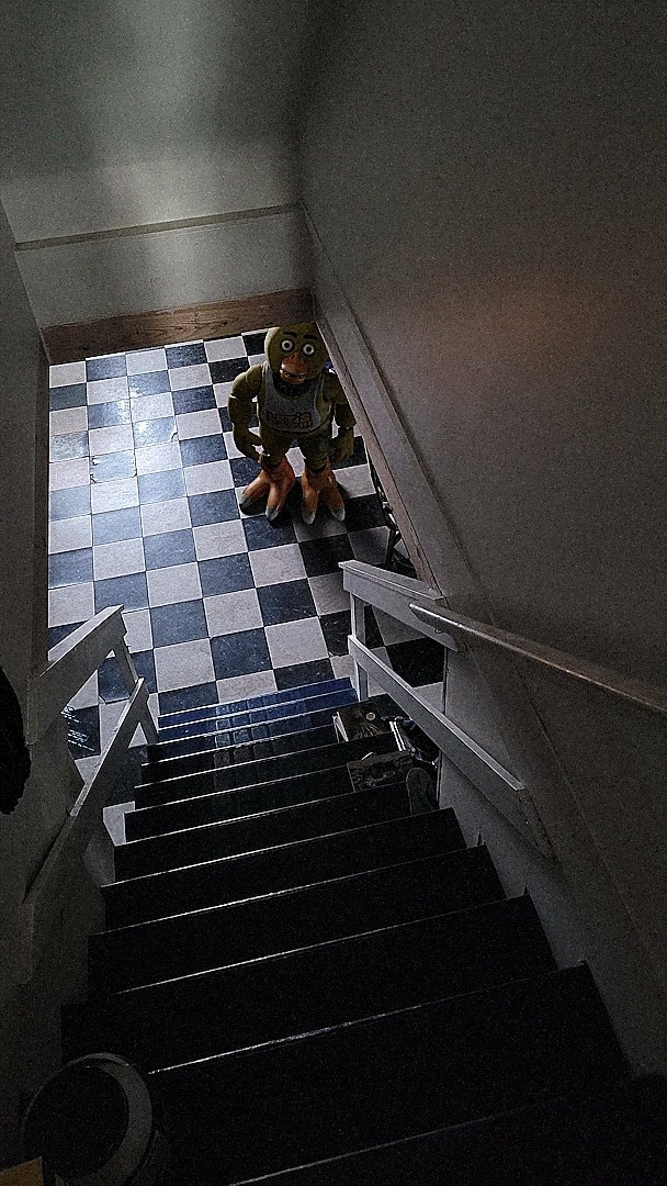 Now there's this Chica thing in my basement please someone help me