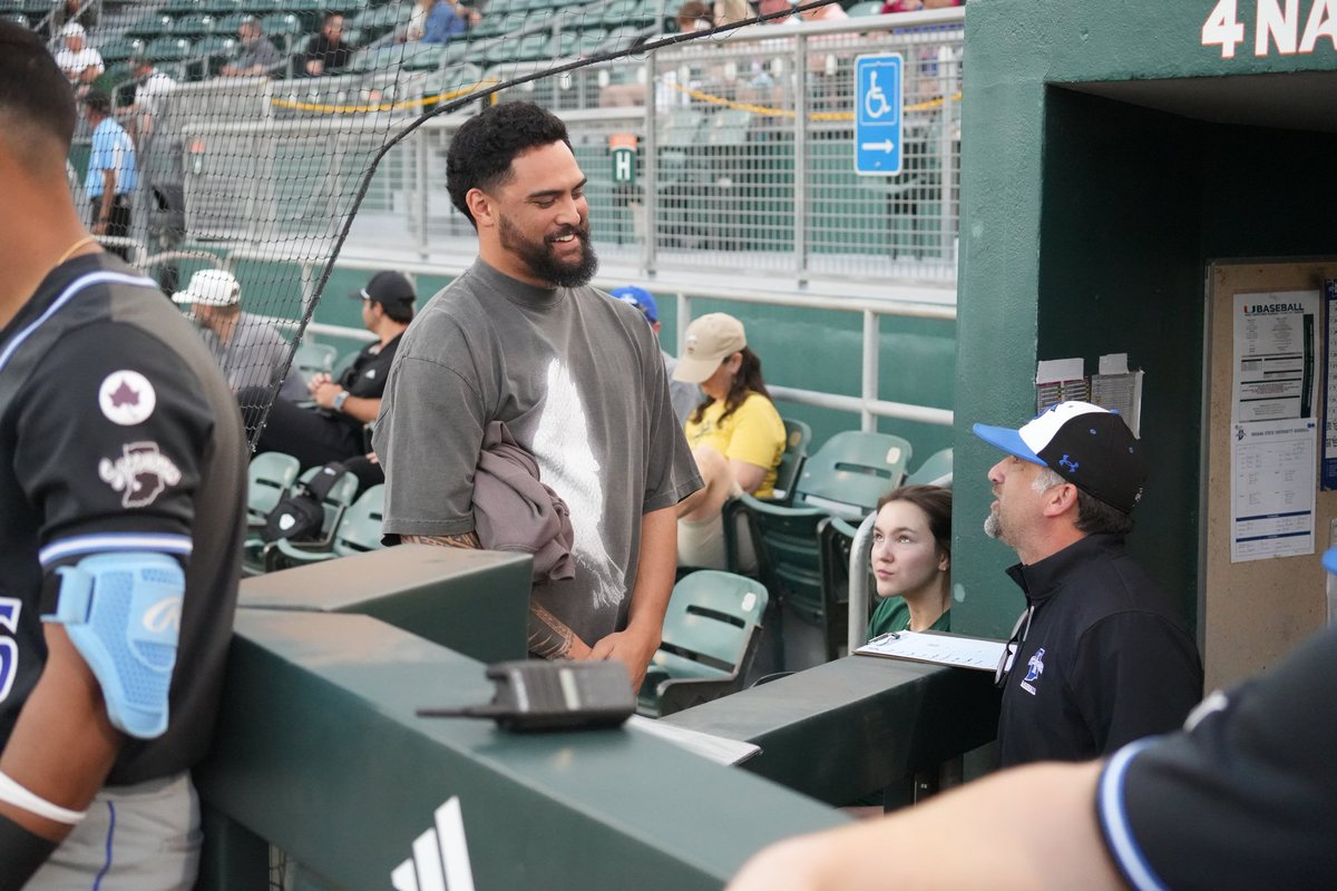 .<a href="/sean_manaea/">SEAN MANAEA</a> in the house for the Sycamores tonight!

Spring Training in full swing, glad he took the time to stop by!

#MarchOn | ##ProTrees