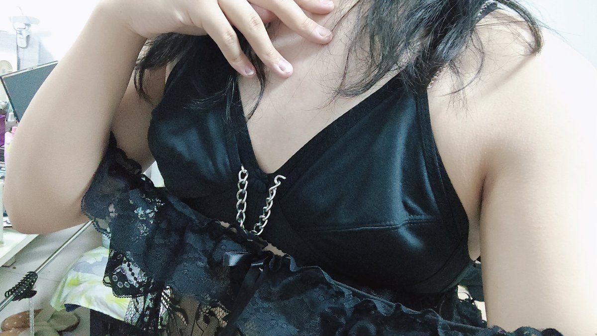 Gumijad's tweet photo. 普普通通的胸罩下面是色色的乳环哟
#伪娘 #男娘 #乳环 #抖m https://t.co/YnLwQid4LM