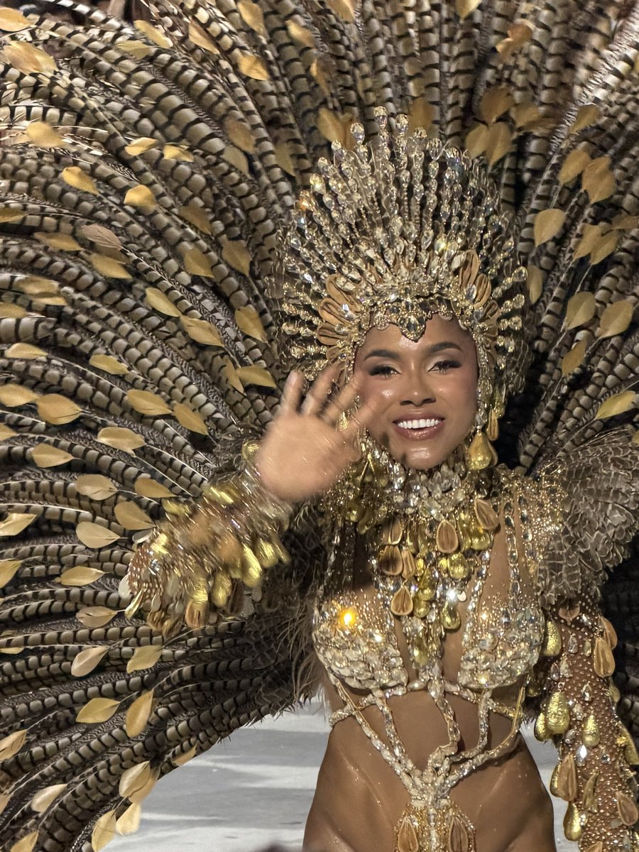gabizinha_ms's tweet photo. Mayara Lima a maior rainha de bateria de todos os tempos e não há outra, não há comparação, só aceitem, a mulher um fenômeno do samba! Viva Tuiuti! https://t.co/VoD8yd7yyd