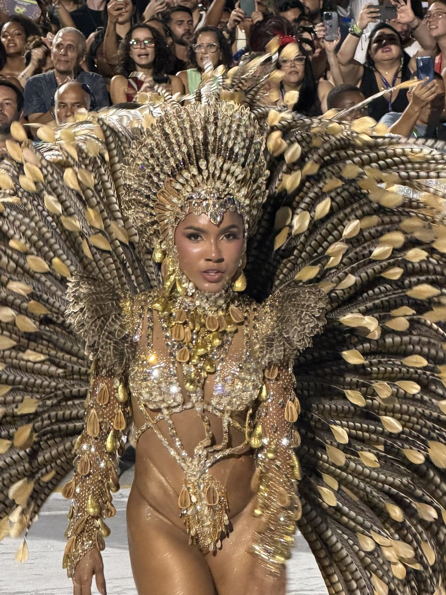 gabizinha_ms's tweet photo. Mayara Lima a maior rainha de bateria de todos os tempos e não há outra, não há comparação, só aceitem, a mulher um fenômeno do samba! Viva Tuiuti! https://t.co/VoD8yd7yyd