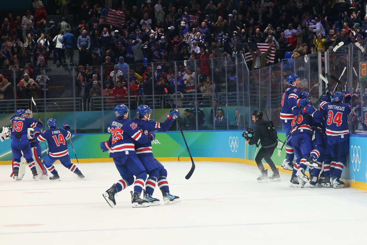 usahockey's tweet photo. Absolute SCENES 🇺🇸🦅 #WinterOlympics https://t.co/ceD4zULd4C
