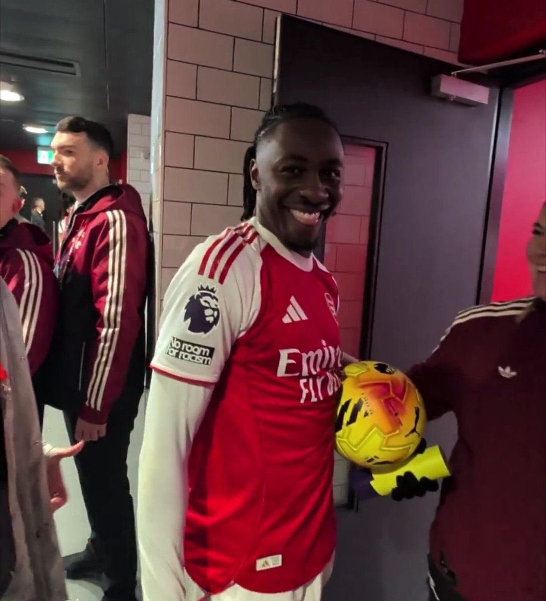 You cannot build a title charge on the Grace of Own Goals and expect not to pay interest

Dropping points to a Wolves OG is the definition of Borrowed Pose

The receipts are out and the balance is ZERO🧾😂🔵 #WOLARS