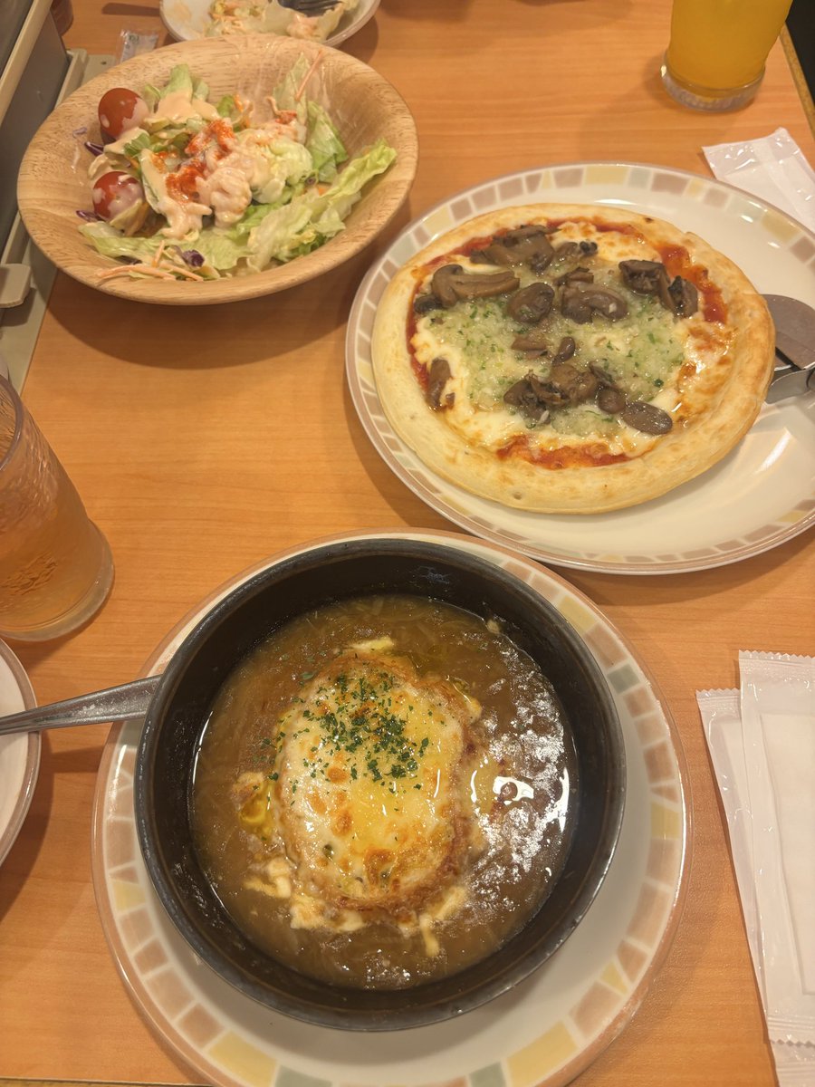 シェアして食べると
より美味しいですね🫶
サイゼリヤのメニューだと
何が1番好きですか??