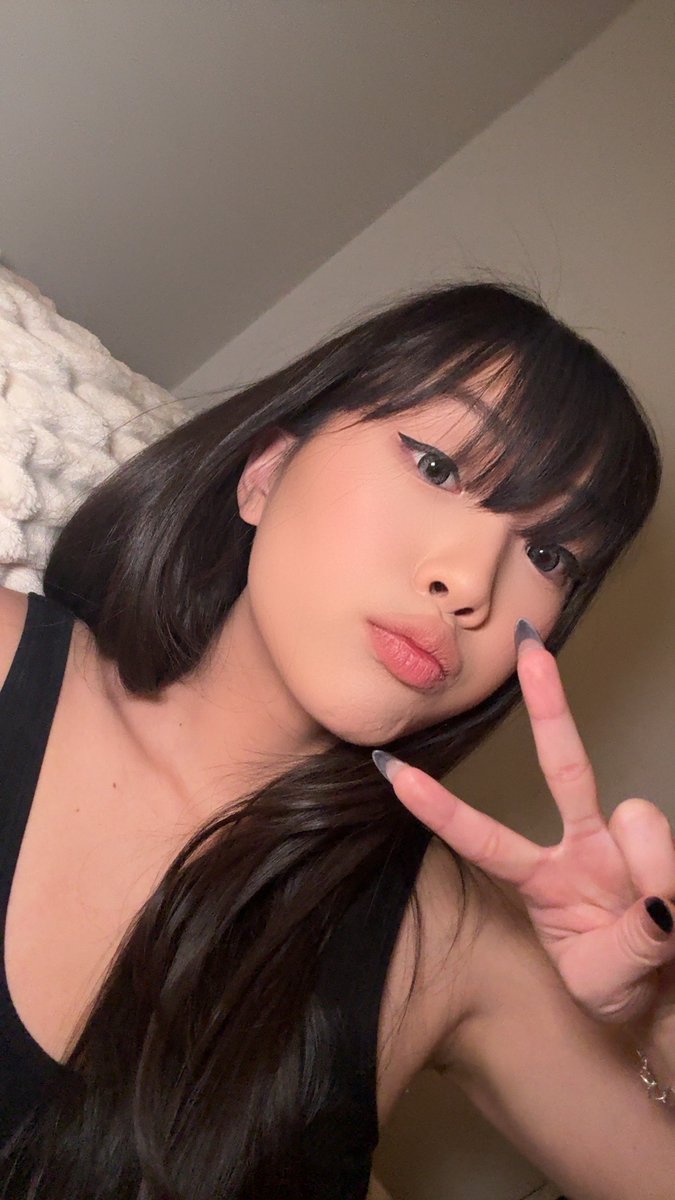 kalliaries's tweet photo. say hi if you think I'm cute https://t.co/xydpK2aSV6