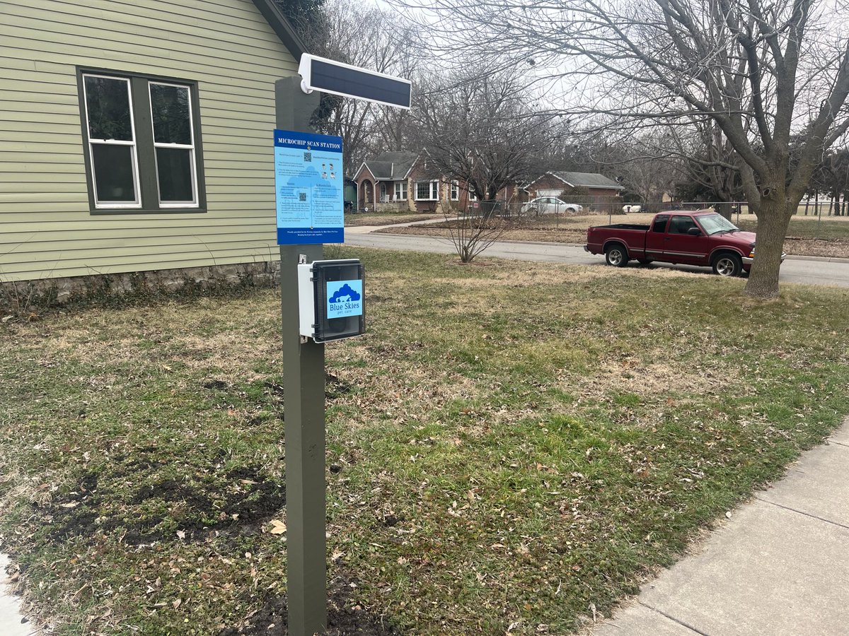 ChadFrey's tweet photo. 🐾 COMING SOON

A simple post in a front yard could make a big difference for lost pets in Newton. Blue Skies Petcare posted on social, we're going to help her reach another audience. 

A free 24/7 pet microchip scanning station

#NewtonKS https://t.co/kaeto2tYlO