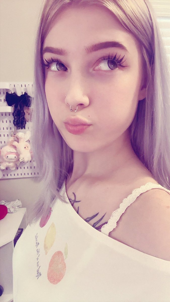 PrincessXueLin's tweet photo. First in my bloodline to bully men for money. 🤣 https://t.co/Fpnhc7yPmJ