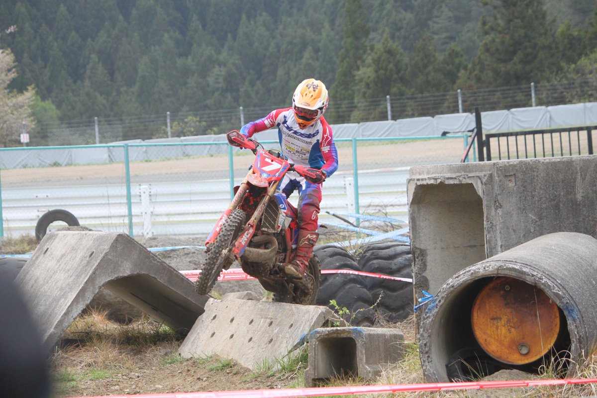 JNCC開幕戦で跳ね返された人必見！

今週末土曜日ウッズ下市にて
丸太などのセクション講習
需要があれば開催します！！

5人ほど集まったら嬉しいな…

午前午後合わせて5時間
自分も練習します！

【内容】
時間: 9〜15時
走行料別11000円（税込）

つづく