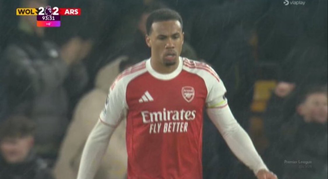 وش يبي ارسنال اكثر عشان يحقق الدوري !!

كل المنافسين ليس بأفضل حالاتهم و مع ذلك متصدر بفارق 5 نقاط فقط مع تبقي مباراه للسيتي

ارسنال تعثر 5 مباريات في اخر 7 مباريات 

وقبل قليل تعثر من صاحب المركز الاخير 2-2 بعدما ما كان متقدم بالنتيجة 2-0