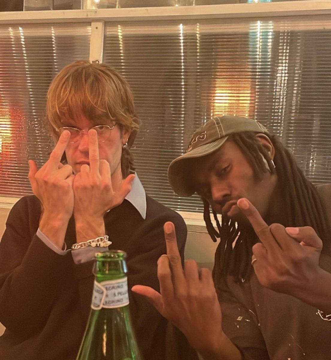 FanHynes's tweet image. 🩸🍊🎧🔁FanHynes Vault Vintage Blood Orange and Friends… #BloodOrange #DevHynes #DevonteHynes #FanHynes #FanPage #devdataset #devdayeveryday🩸🍊🎧🔁