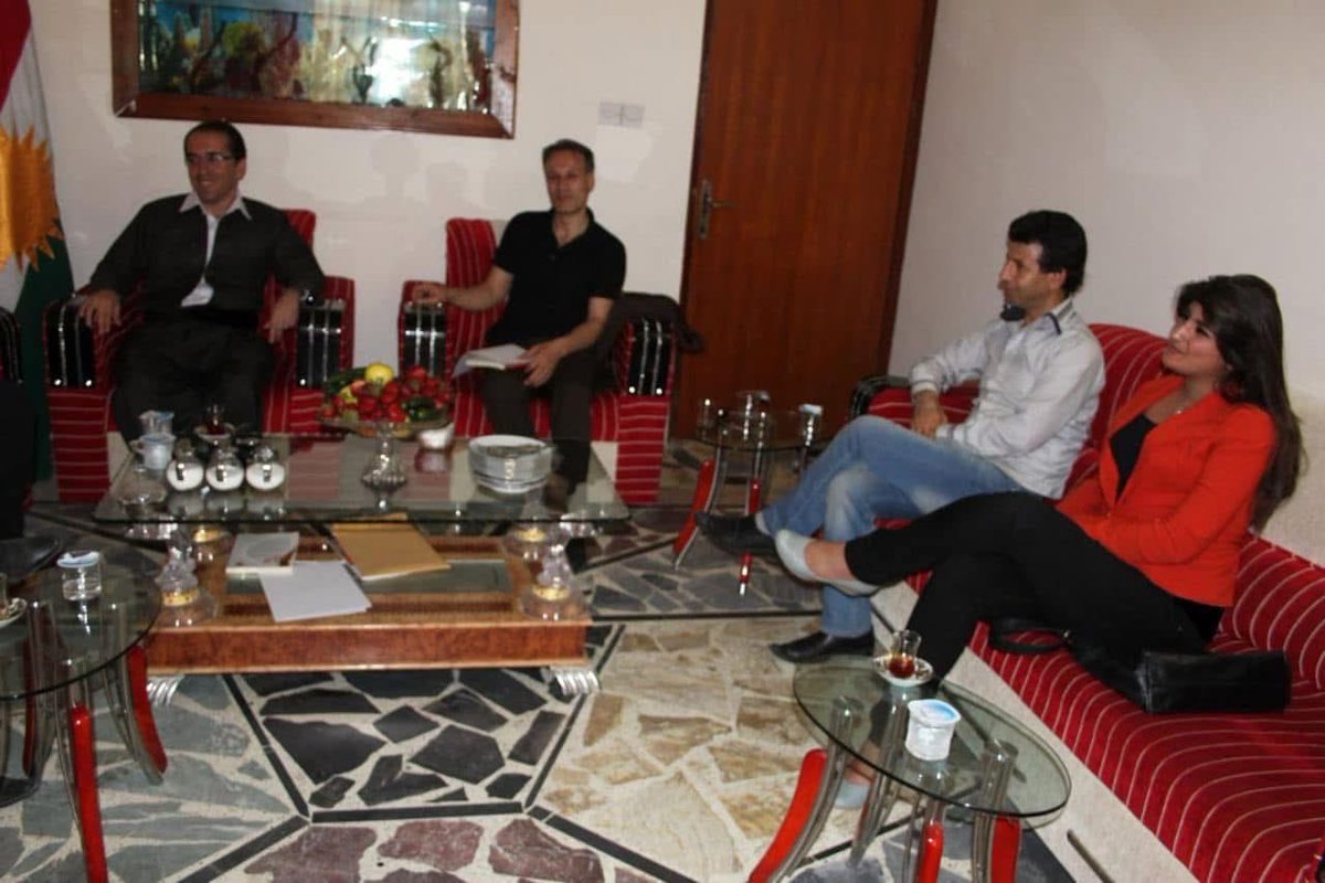 کوردستان؛ ساڵی ٢٠١٠ و ساڵانێک پێش هاتنم بۆ سوئێد.

ئەو ساڵە گەر هەڵەنەبم دووهەمین ساڵی دامەزراندنی  هەردوو ڕێکخراوی خوێندکارانی پێشڕە و ڕێکخراوی لاوانی پێشڕەو لە سەر دەستی کۆمەڵێک هاوڕێی چالاک و نوێخواز بووین. 
 دەستپێک و یەکەمین کۆنگرەمان بە دروشمی « لاوان نوێکەرەوەی ئەندێشە