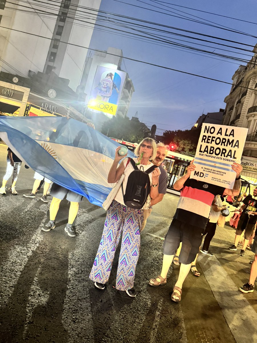 lasimonbolivar's tweet photo. #URGENTE 🚨 
Av Acoyte y Rivadavia 
NO a la reforma laboral.
En defensa de la Argentina!
@C5N https://t.co/bRzAqWWFjP
