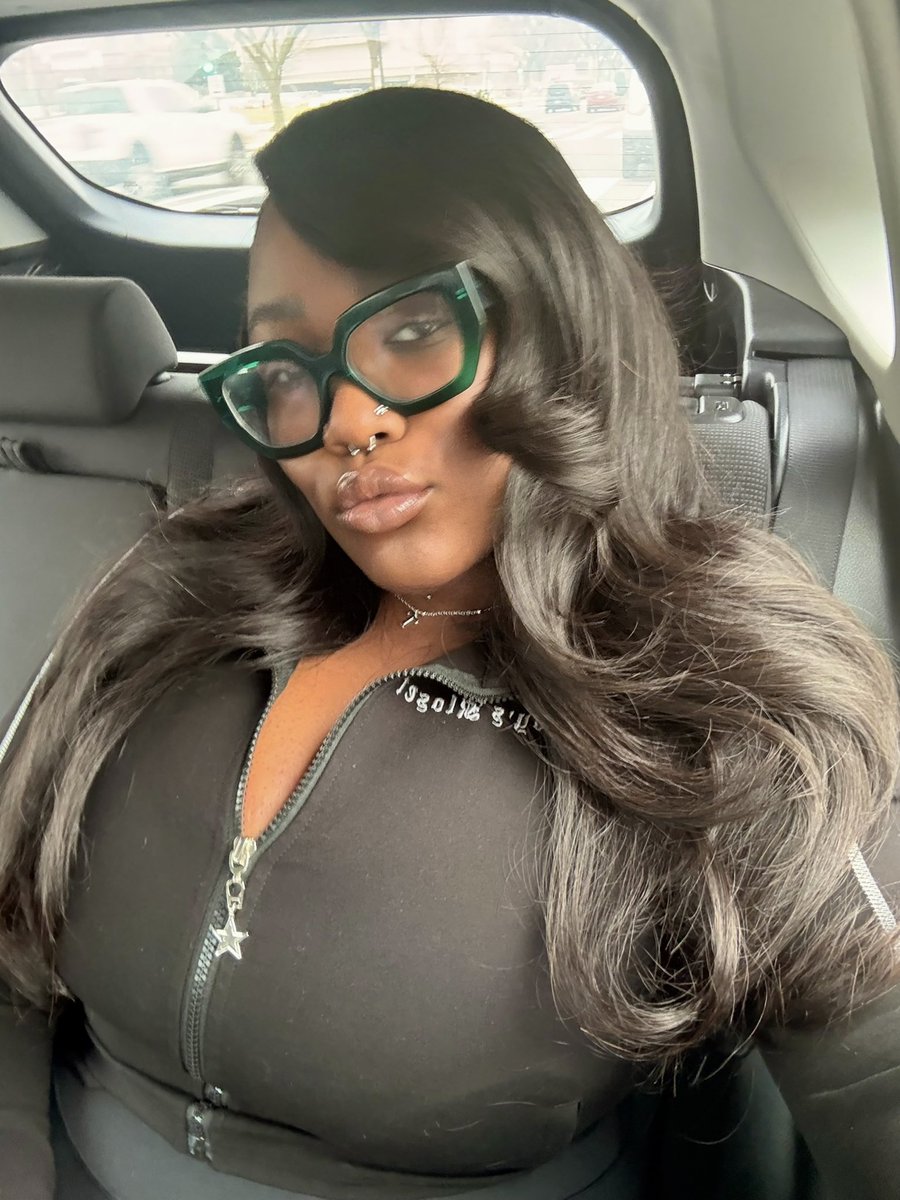 nolvy_'s tweet photo. 25 looks amazing on me💗 https://t.co/BsGmwbreXk