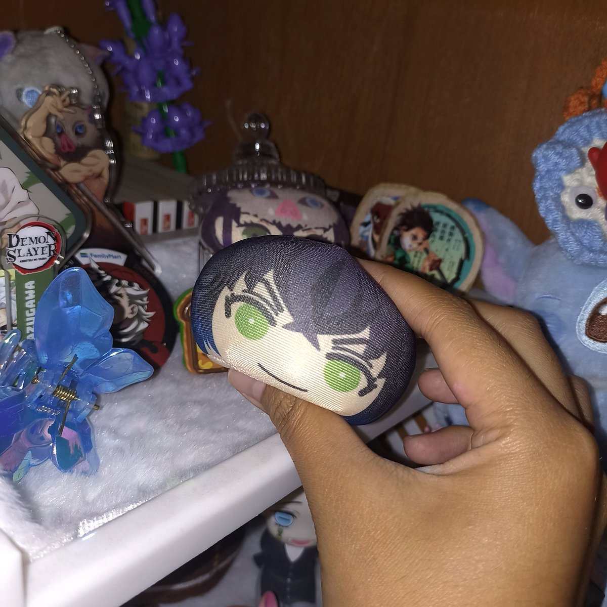 ulartaipan's tweet image. Ino menul-menulnya udah sampai kemarin😆💙 thank you @abangleb buat inosuke &amp;amp; bonusan stikernya (permennya udah aku lahap semua sksksk) 

Pernah liat vid tiktok keliatan empuk banget. Sekarang udah lunas rasa penasarannya xixi😋