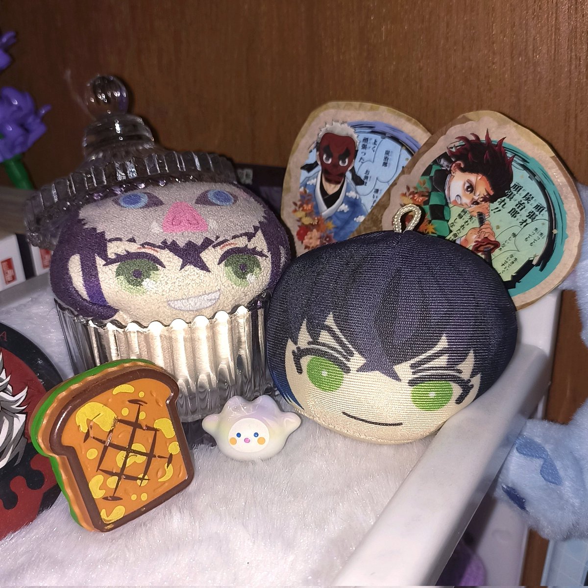 ulartaipan's tweet image. Ino menul-menulnya udah sampai kemarin😆💙 thank you @abangleb buat inosuke &amp;amp; bonusan stikernya (permennya udah aku lahap semua sksksk) 

Pernah liat vid tiktok keliatan empuk banget. Sekarang udah lunas rasa penasarannya xixi😋