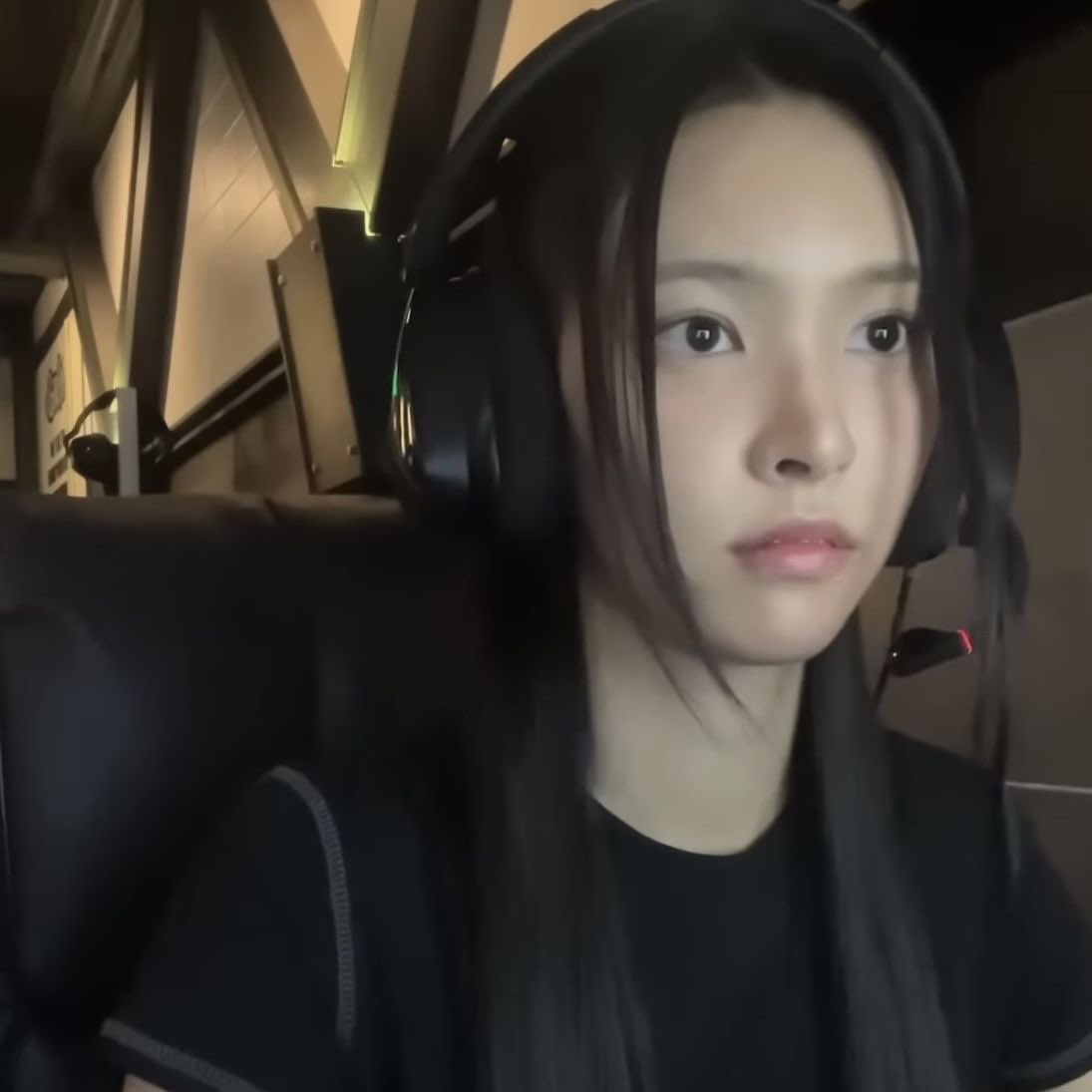 yunahspic's tweet photo. gamer girl https://t.co/07pct01EYN