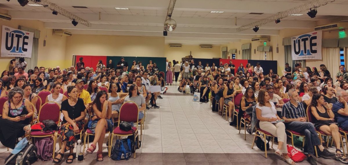 mononagutierrez's tweet photo. En homenaje al compañero Beto Pianelli sesiona el Plenario de delegadas y delegados de @utectera con más 450 participantes 🙌🏻🥼 https://t.co/Cww0UOfjbd
