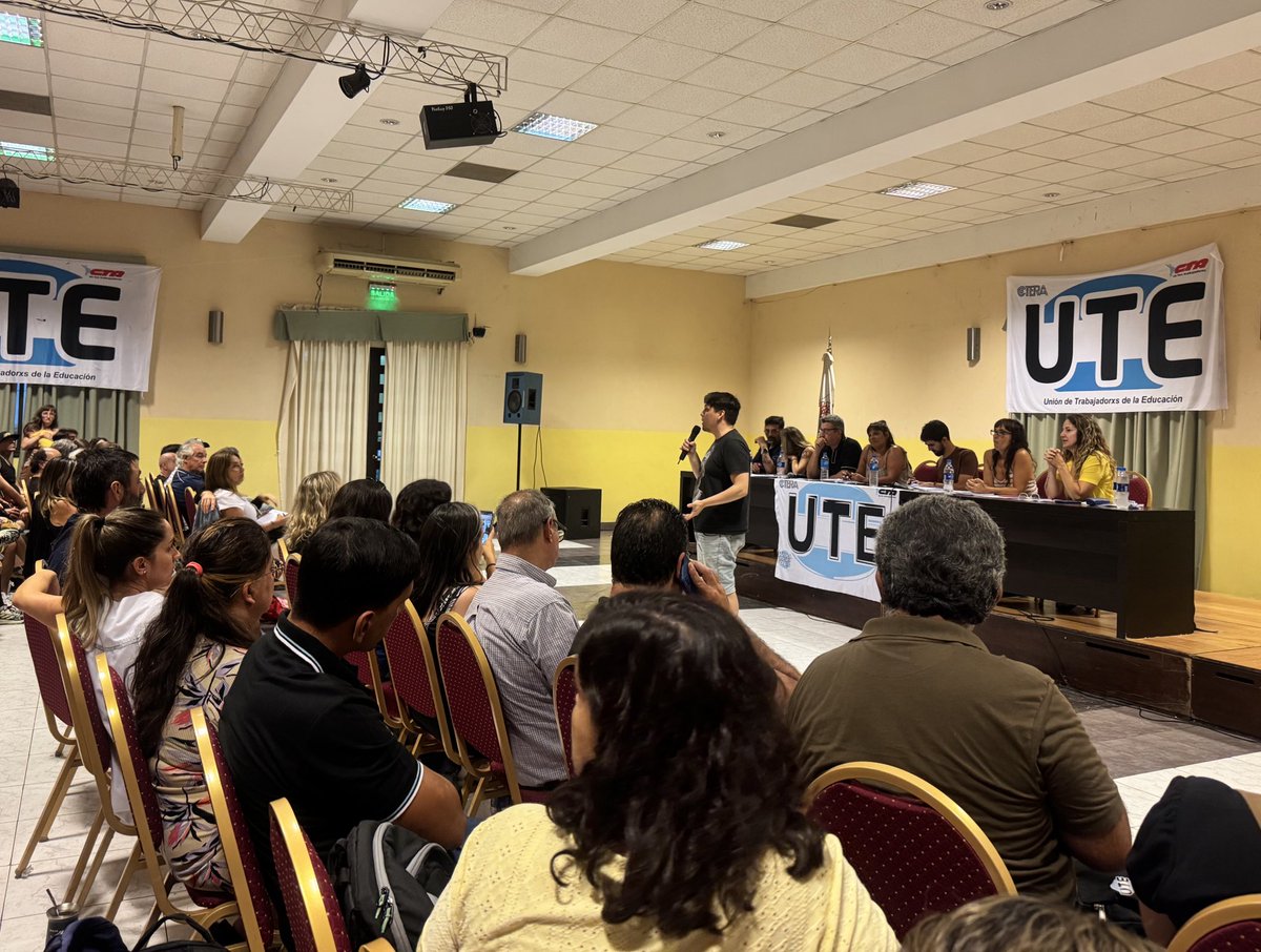 mononagutierrez's tweet photo. En homenaje al compañero Beto Pianelli sesiona el Plenario de delegadas y delegados de @utectera con más 450 participantes 🙌🏻🥼 https://t.co/Cww0UOfjbd