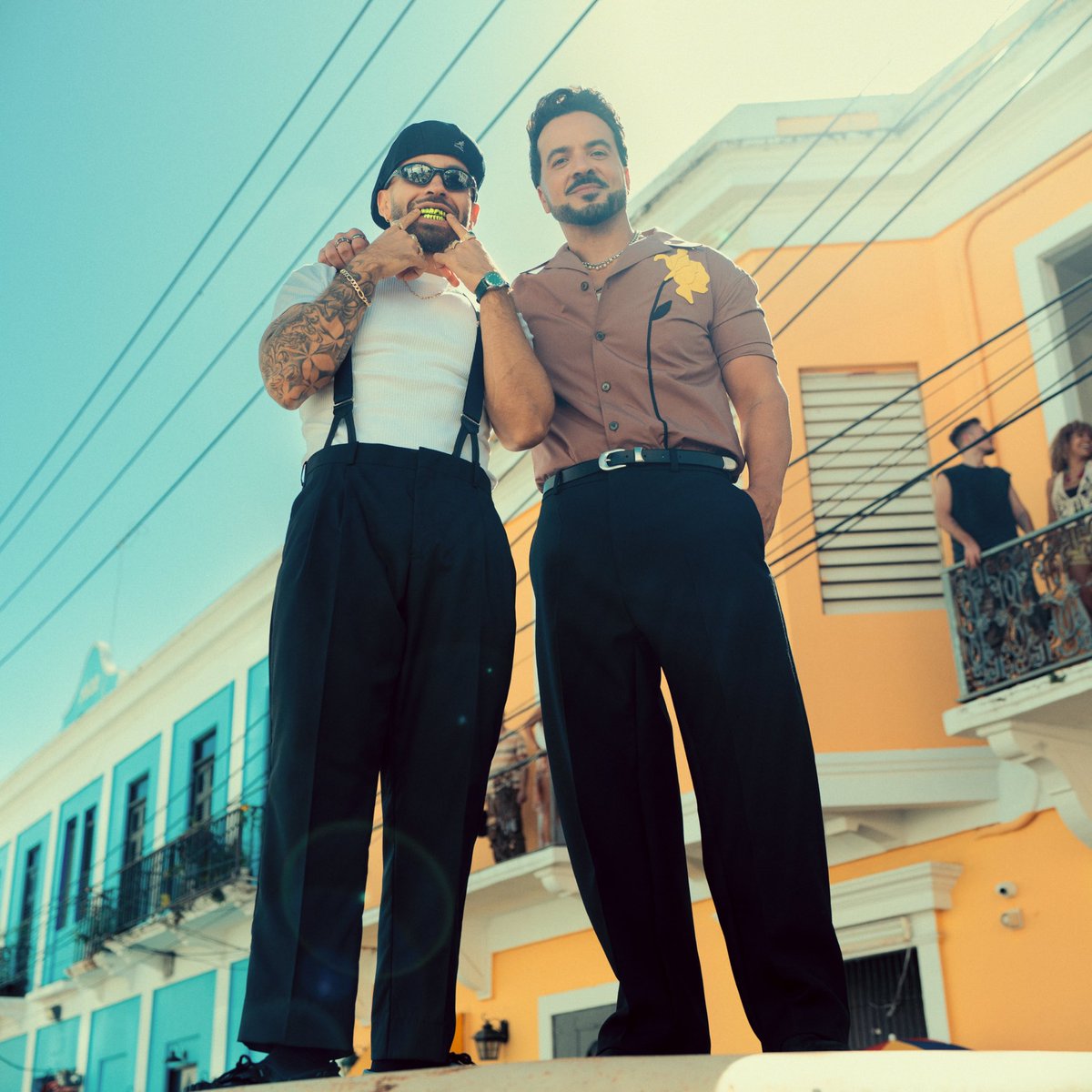 LuisFonsi's tweet photo. Estamos #1 en radio en  🇦🇷🇨🇱🇲🇽🇨🇷🇬🇹🇵🇦 con #Cambiare🔥 Gracias familia….Let´s Go!!😎 @ferxxo4 https://t.co/0TPCSWuYip