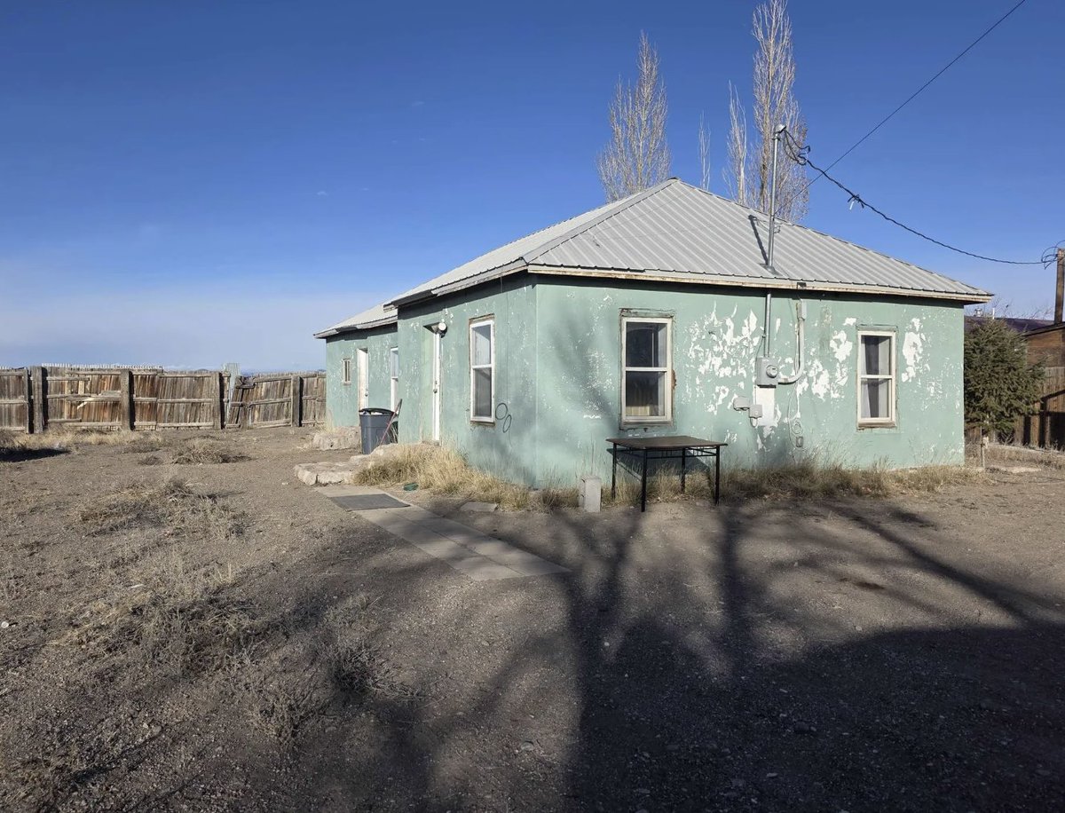 oldhouseunder50's tweet image. #Colorado home sits on one #acre with partial #mountainviews. The home boasts a new kitchen, updated bathrooms, and fully modernized electric and plumbing systems. $100K. oldhousesunder100k.com/1965-stucco-ho…