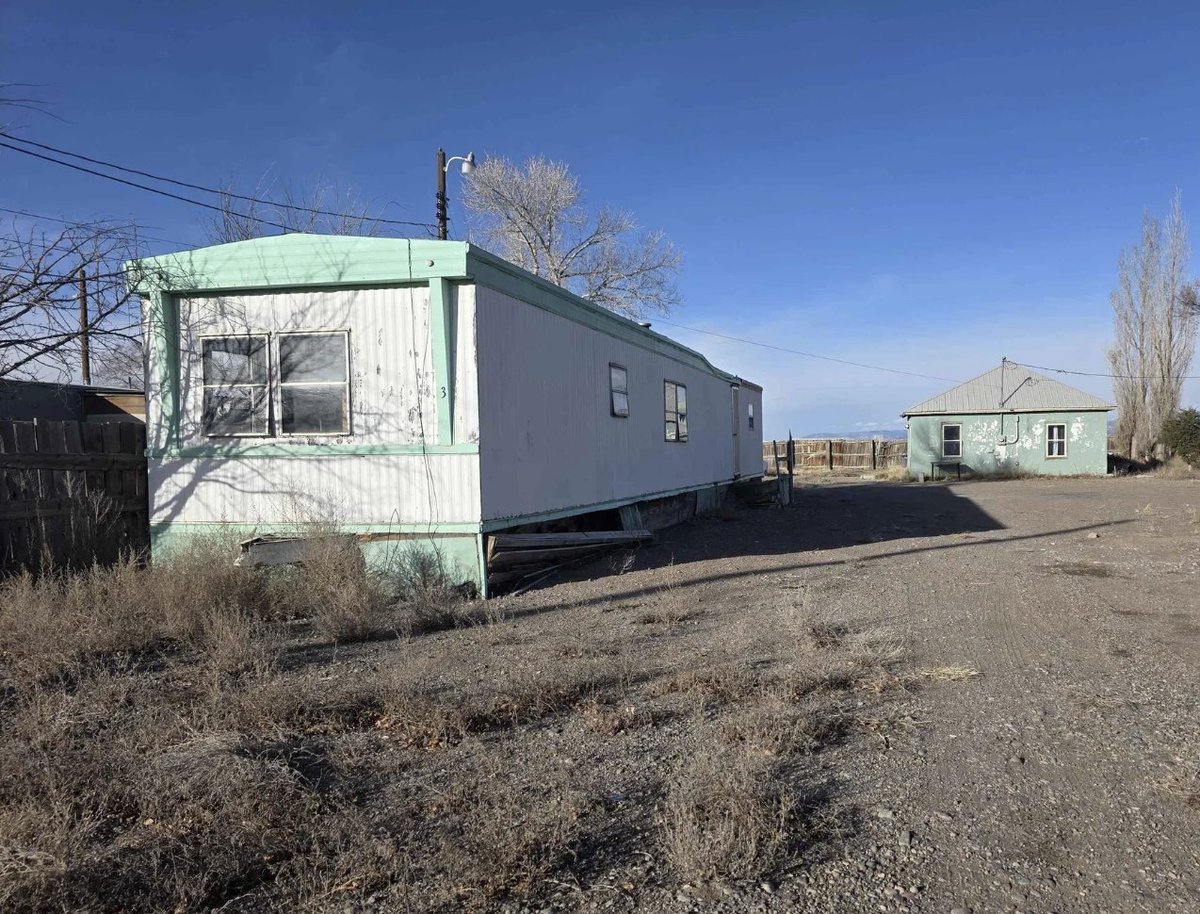 oldhouseunder50's tweet image. #Colorado home sits on one #acre with partial #mountainviews. The home boasts a new kitchen, updated bathrooms, and fully modernized electric and plumbing systems. $100K. oldhousesunder100k.com/1965-stucco-ho…