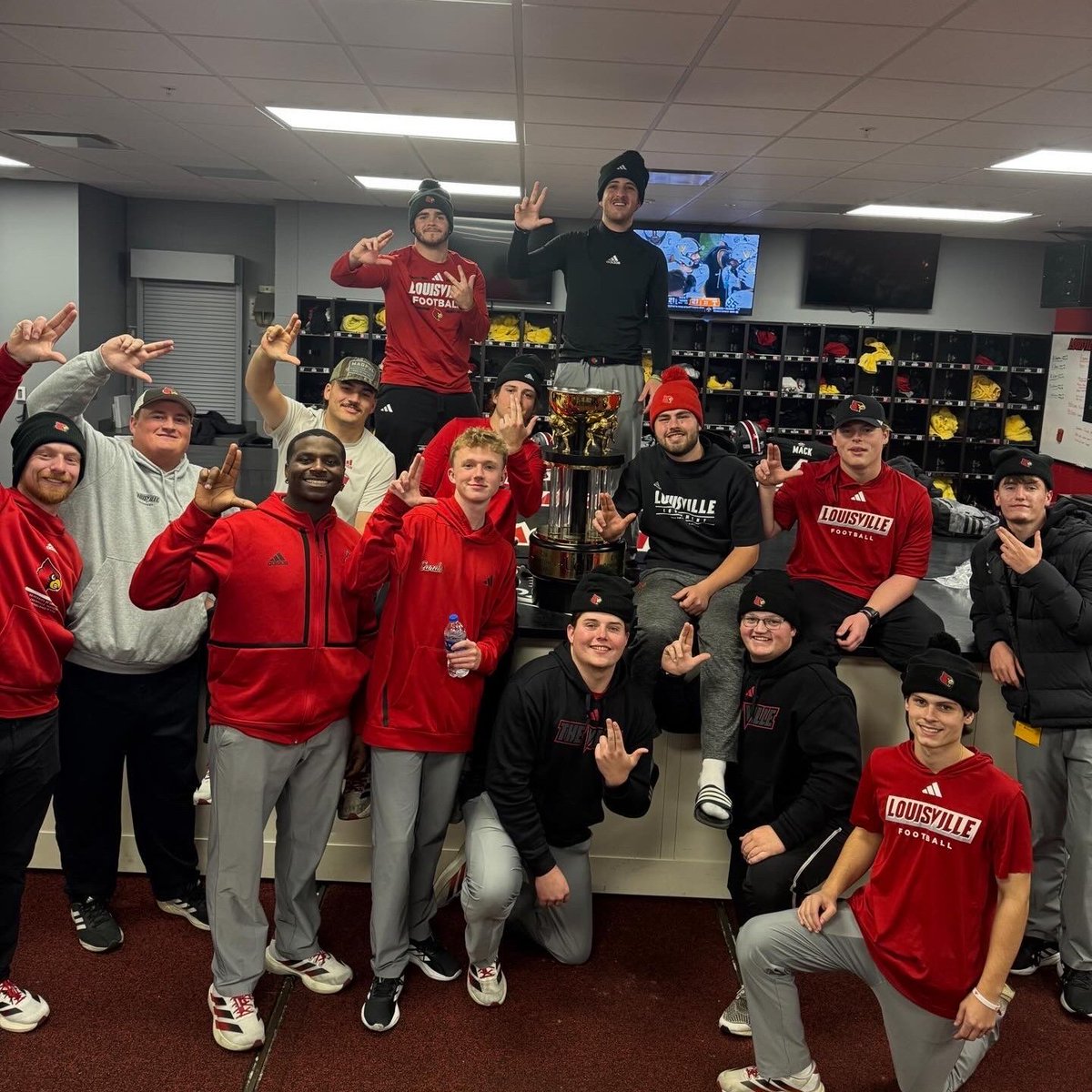 Louisville Football tweet media