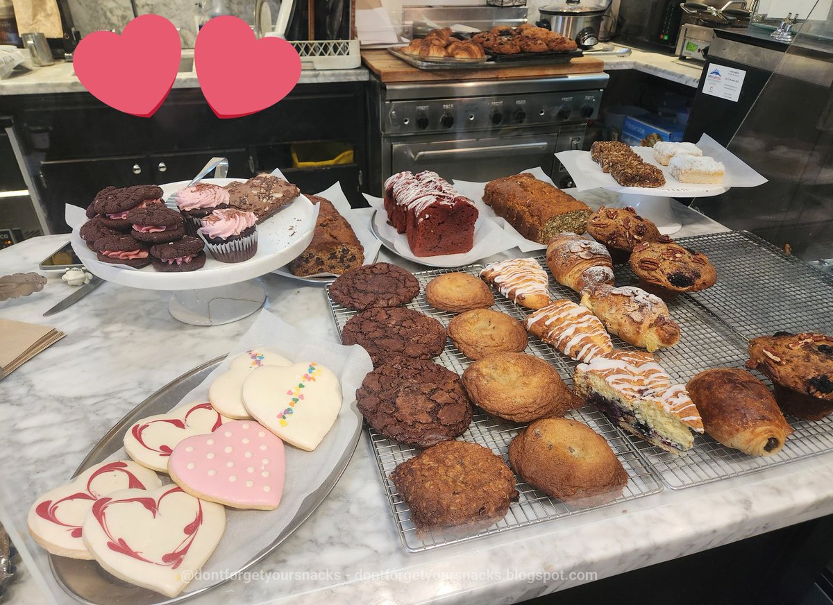Best way to start the morning. ☕️ dontforgetyoursnacks.blogspot.com/2024/10/the-mi… #Coffee #CoffeeTime #fika #treatyourself #quiettime #yvr #breakfast #supportlocal