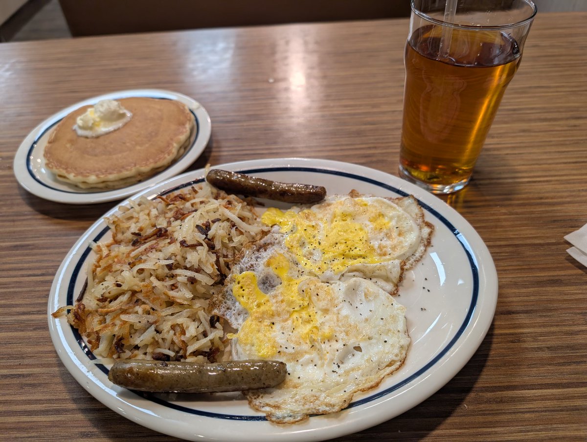 Type1_Juan's tweet photo. IHOP for dinner?? 🤤 https://t.co/rOh7eM8zKB