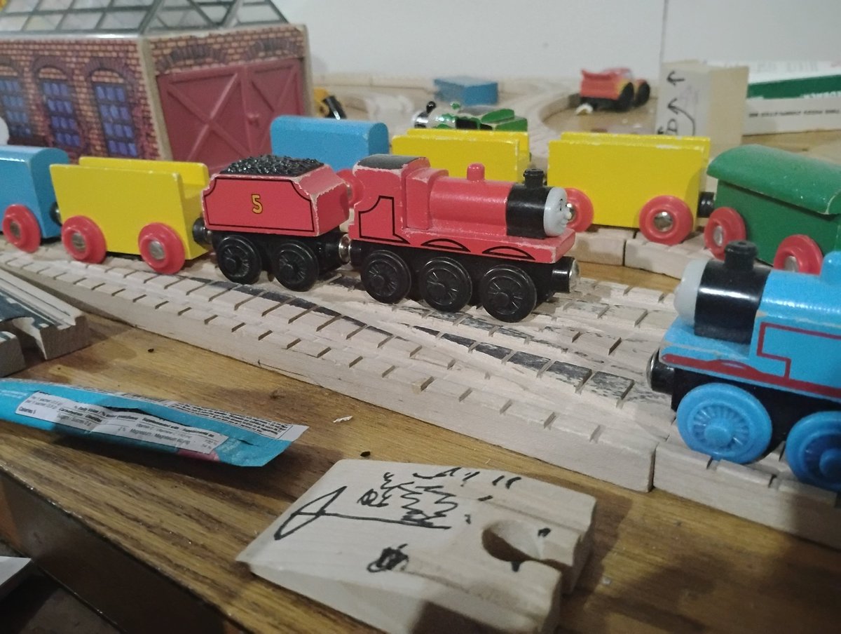 Let it be known. Before I pack up for the move, I acquired the double old iron bridge and double crossover track from an old lady for cheap