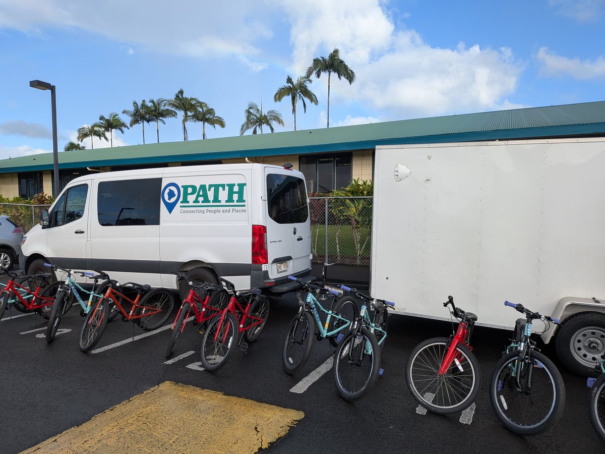 Scruffy welcomes me back from PATH Bike Education Day 2 at Keaukaha Elementary &amp; reminds me to sign up for 2026 Run for Hops fun run to benefit PATH and our Bike Safety Program...

#PATHHAWAII
#drinkhidrate
#xoskinusa
#hawaiiultra #teamfireball