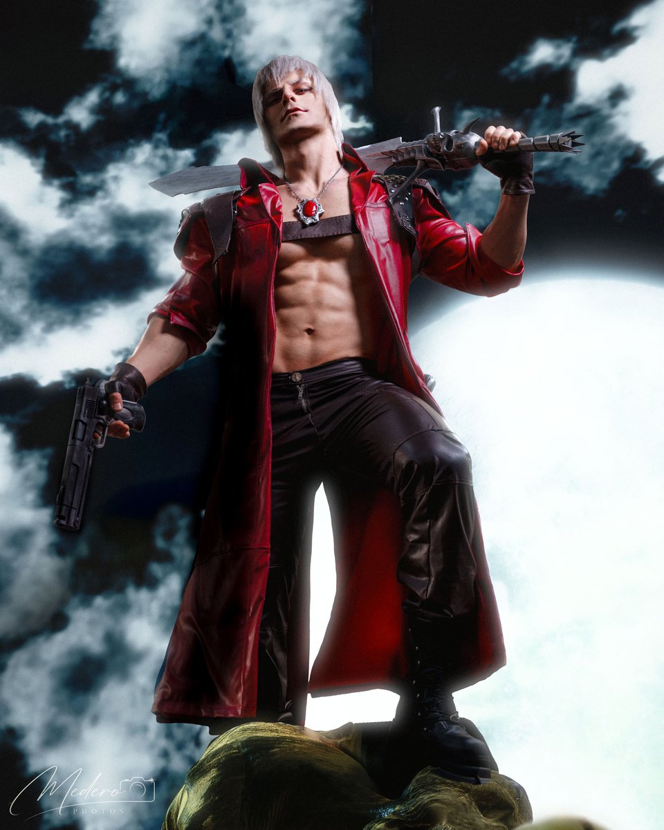 Taryn_Cosplay's tweet image. “This is what they call a heart-warming family reunion.” 🍕

Your friendly neighborhood “Wacky Woohoo Pizza Man” in his peak design.⚔️
Hype for the next season coming to @netflix ! 
@DevilMayCry 
#デビルメイクライ #DanteDevilMayCry @CapcomEurope