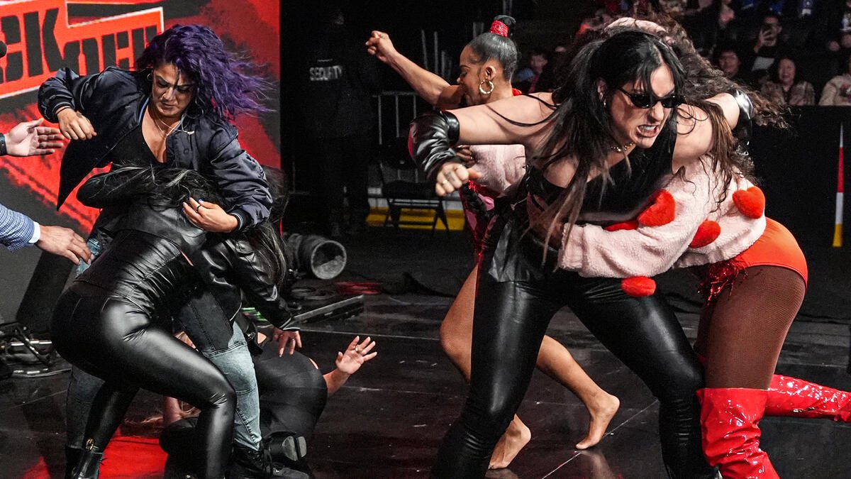 WAIT DAKOTA KAI BLASTS BAYLEY FROM BEHIND! 

KAI UNLOADS WITH FOREARMS!! ITS PAYBACK TIME!!

THEY BRAWL ACROSS THE STAGE, HAIR PULLING, TRASH TALKING! 

BAYLEY SWINGS, KAI FIRES BACK! SECURITY RUSHES OUT TO TEAR THEM APART!!

CAN THESE WOMEN EVEN MAKE IT TO ELIMINATION CHAMBER!!