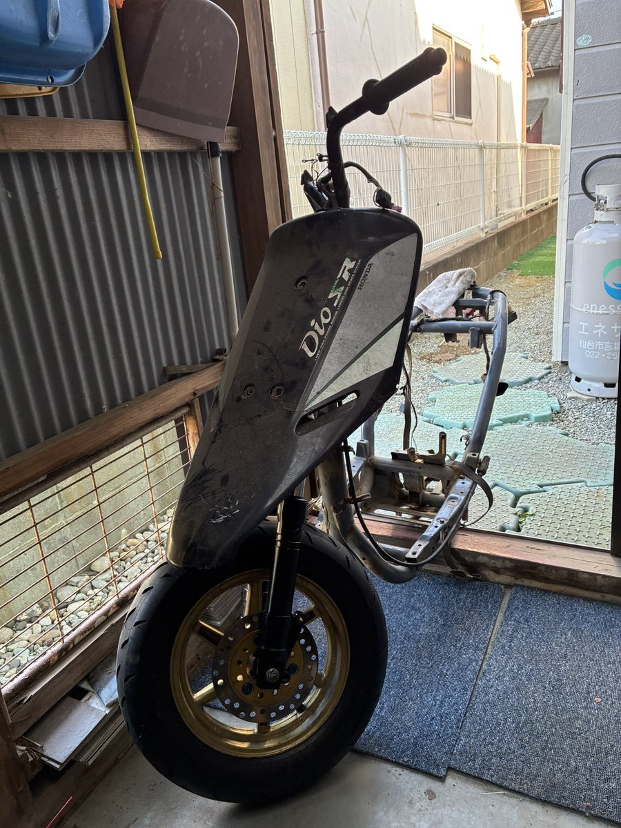 AF35_DiOooo's tweet photo. 昨日足回り組んだから次はエンジンタンクも錆だからけだから買わないと
先が長いね、、 https://t.co/Bb62xkQzDG