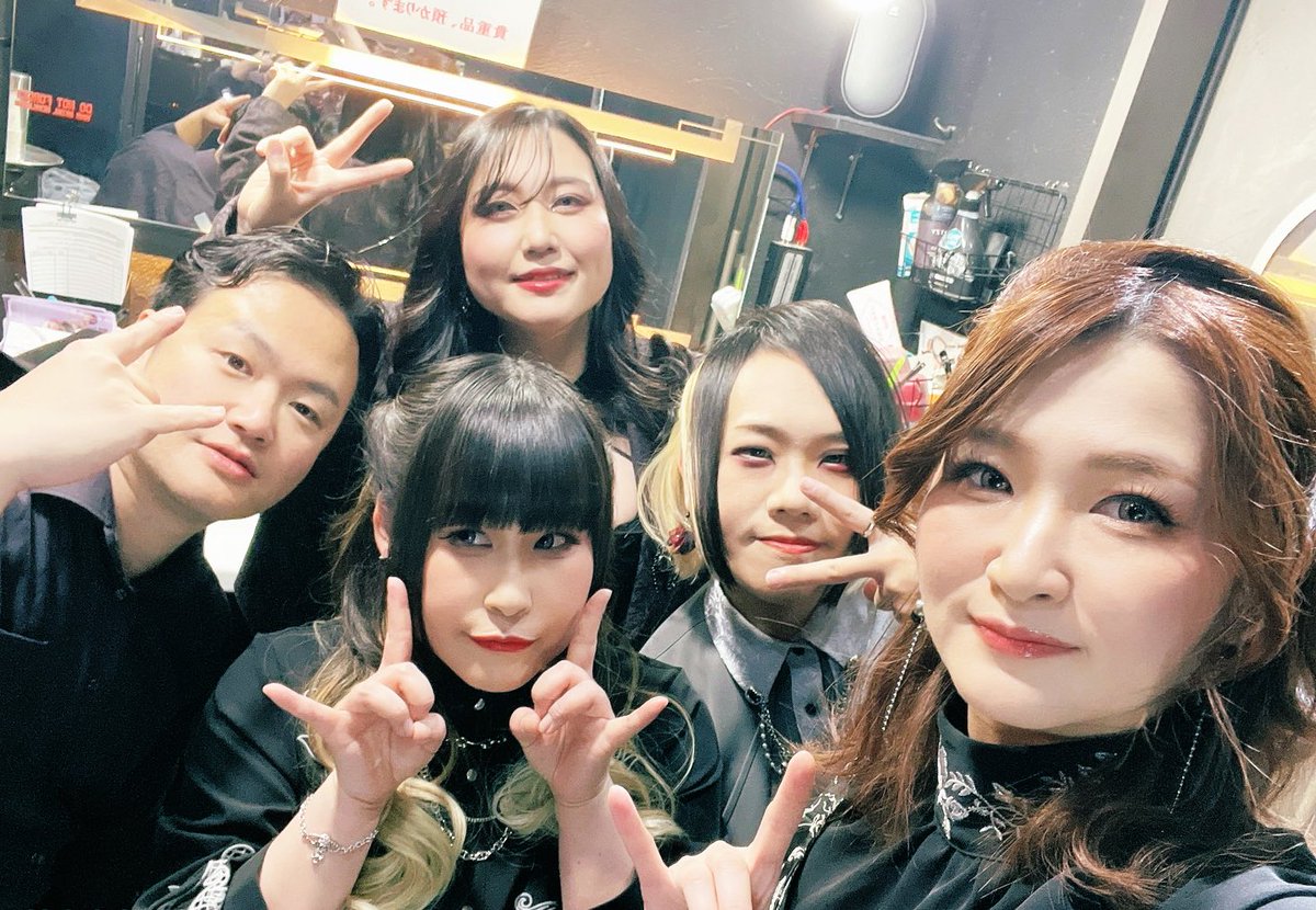 Sheglapes tweet media