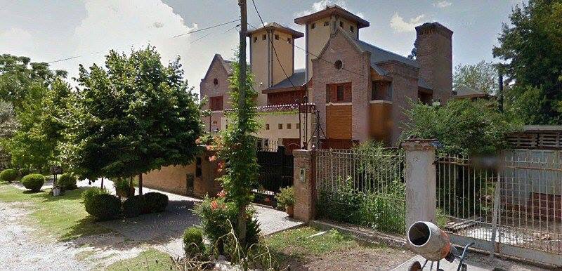 Que les interesa estos hdmp #parar el país 
Si ellos viven rodeados de lujos ! 
La casita de Marturano !